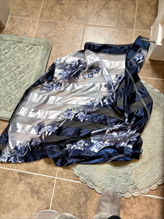 Tops - Floral Blue & White  scarf